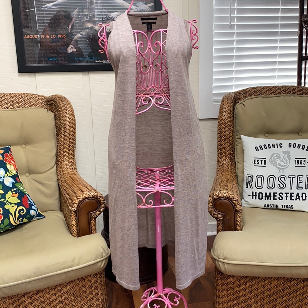 Tahari Beautiful long merino wool XS vest